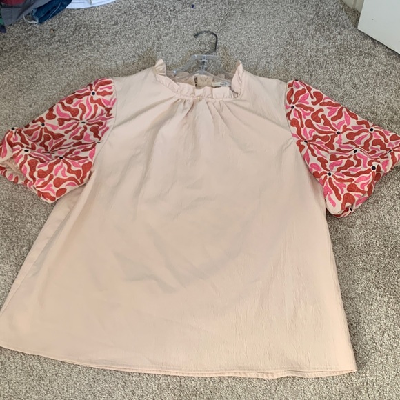 Entro Blouse with Cream Body and Pink Patterned Puff Sleeves - Picture 8 of 9